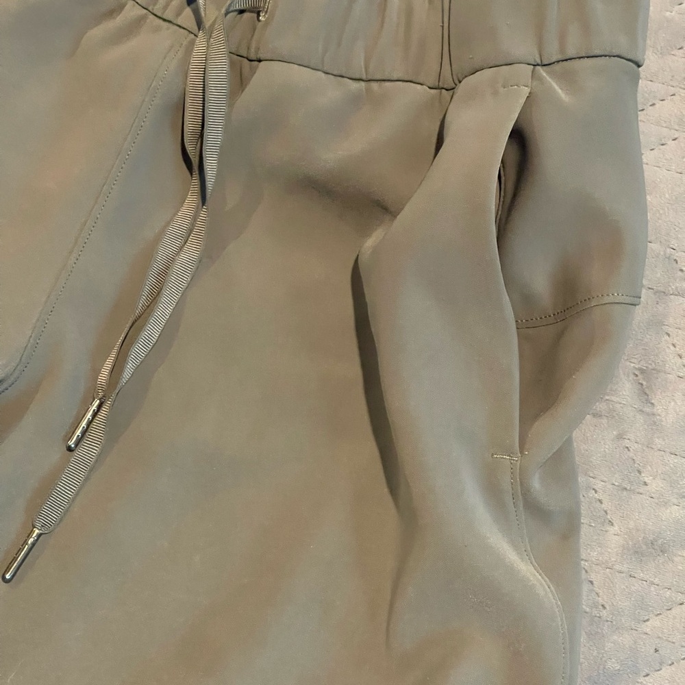Lululemon pants‎ women’s size 6 green pre-owned condition - Picture 3 of 10